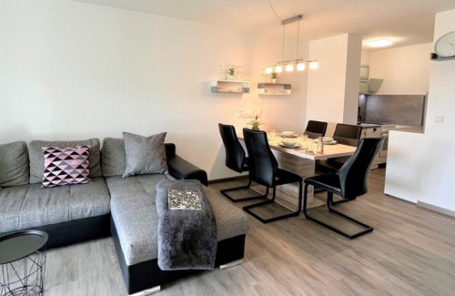 Loffingen Apartamento | Bonito apartamento para 4 personas con piscina, WIFI, TV, balcón y vista panorámica