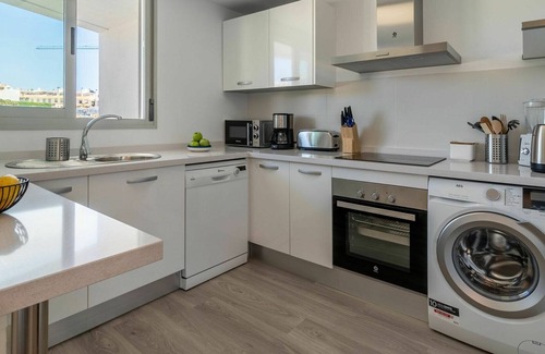 Carihuela Apartamento | Cosy apartment for 4 people with pool, WIFI, A/C, TV, terrace and parking