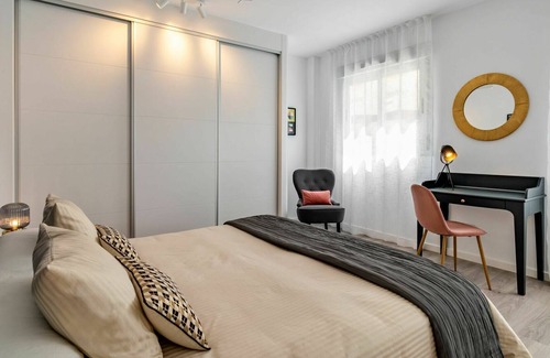 Carihuela Apartamento | Cosy apartment for 4 people with pool, WIFI, A/C, TV, terrace and parking