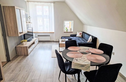 Broumov Apartamento | Precioso apartamento para 4 personas con WIFI, TV y aparcamiento