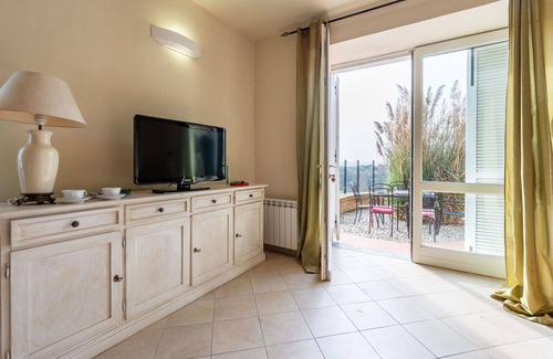 Fubine Apartamento | Bonito apartamento para 4 personas con WIFI, piscina, TV, terraza y mascotas permitida