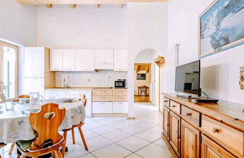 Soraga Apartamento | Acogedor apartamento para 4 personas con WIFI, TV, balcón, mascotas permitida y aparcamiento