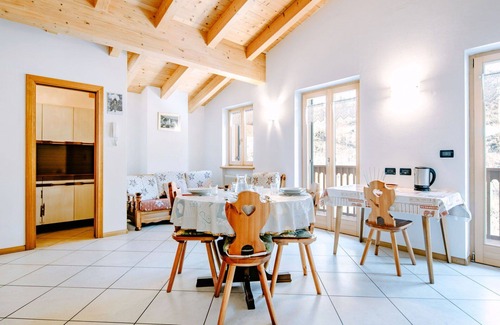 Soraga Apartamento | Acogedor apartamento para 4 personas con WIFI, TV, balcón, mascotas permitida y aparcamiento