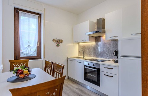 Dorio Apartamento | Acogedor apartamento para 4 personas con WIFI, TV, balcón, vista panorámica y aparcamiento