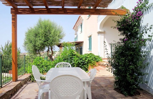 Tanaunella Apartamento | Cosy apartment for 4 guests with TV, terrace and parking