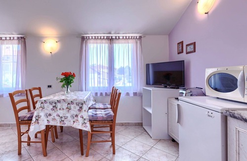 Valdebek Apartamento | Acogedor apartamento para 4 personas con A/C, WIFI, TV, terraza, mascotas permitida y aparcamiento