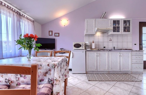 Valdebek Apartamento | Acogedor apartamento para 4 personas con A/C, WIFI, TV, terraza, mascotas permitida y aparcamiento