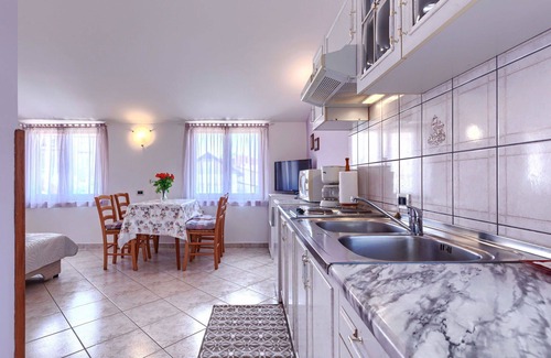Valdebek Apartamento | Acogedor apartamento para 4 personas con A/C, WIFI, TV, terraza, mascotas permitida y aparcamiento