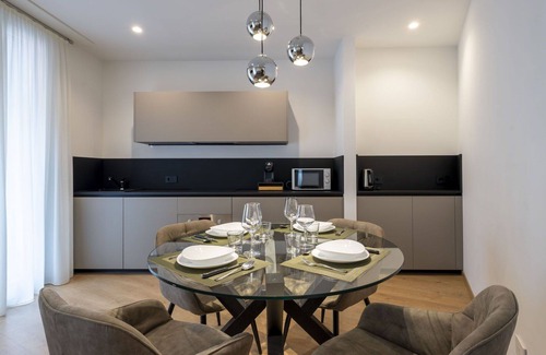 Chiavenna Apartamento | Bonito apartamento para 4 personas con WIFI, A/C, TV, terraza y aparcamiento