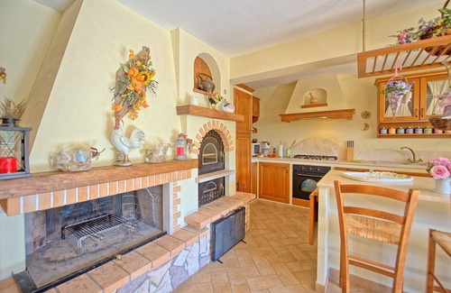 Villa A Sesta Apartamento | Apartamento con piscina, WIFI, A/C, TV, patio, vista panorámica, aparcamiento, cerca de Siena