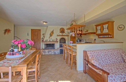 Villa A Sesta Apartamento | Apartamento con piscina, WIFI, A/C, TV, patio, vista panorámica, aparcamiento, cerca de Siena