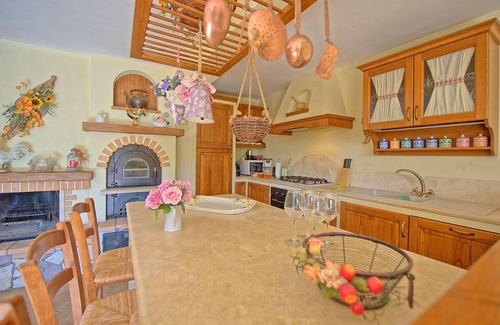 Villa A Sesta Apartamento | Apartamento con piscina, WIFI, A/C, TV, patio, vista panorámica, aparcamiento, cerca de Siena