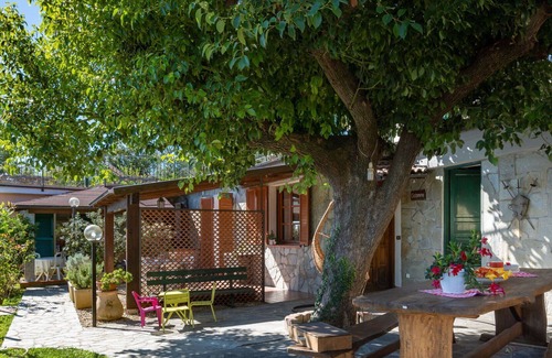 Valloria Apartamento | Bonito apartamento con piscina, bañera de hidromasaje, WIFI, A/C, TV, patio y aparcamiento