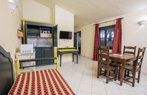 Arborea Apartamento | Hermoso apartamento para 4 personas con piscina, A/C, WIFI, TV y mascotas permitida