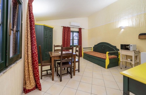 Arborea Apartamento | Hermoso apartamento para 4 personas con piscina, A/C, WIFI, TV y mascotas permitida