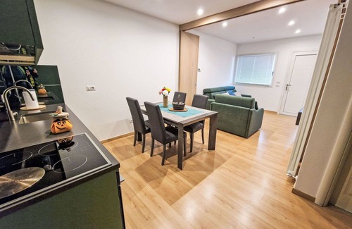 Verceia Apartamento | Bonito apartamento para 4 personas con WIFI, TV, patio, mascotas permitida y aparcamiento