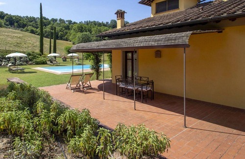 San Giovanni Valdarno Apartamento | Precioso apartamento para 5 personas con WIFI, piscina, TV, mascotas permitida y aparcamiento