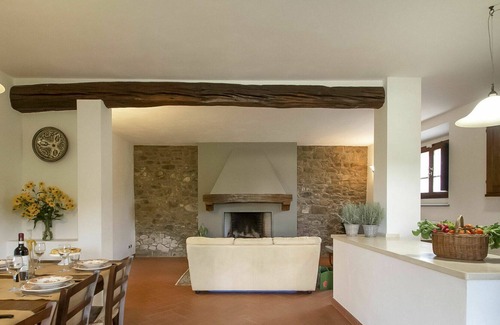 San Giovanni Valdarno Apartamento | Precioso apartamento para 5 personas con WIFI, piscina, TV, mascotas permitida y aparcamiento