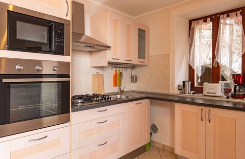 Maccagno Apartamento | Acogedor apartamento para 5 personas con TV, terraza, mascotas permitida y aparcamiento