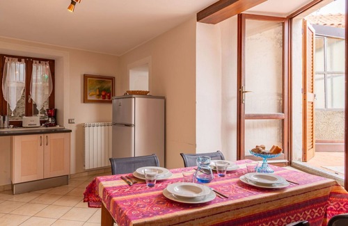 Maccagno Apartamento | Acogedor apartamento para 5 personas con TV, terraza, mascotas permitida y aparcamiento