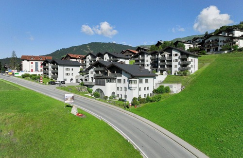 Falera Apartamento | Hermoso apartamento para 5 personas con WIFI, piscina, TV, balcón y vista panorámica