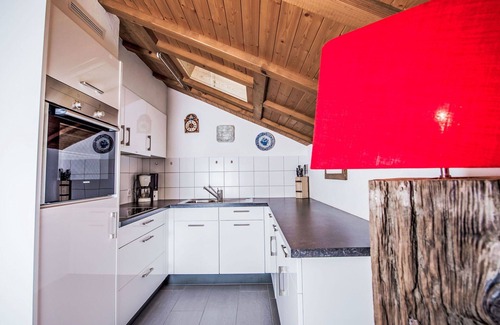 Falera Apartamento | Acogedor apartamento para 5 personas con WIFI, piscina, TV, balcón y vista panorámica