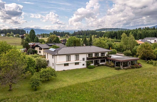 Feldkirchen in Kaernten Apartamento | Bonito apartamento para 6 personas con WIFI, TV y balcón