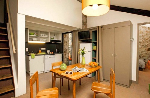 Chambonas Apartamento | Hermoso apartamento para 6 personas con piscina, WIFI, TV, terraza y mascotas permitida