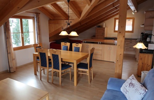 Riom-Parsonz Apartamento | Precioso apartamento para 6 personas con WIFI, TV, balcón, mascotas permitida y vista panorámica