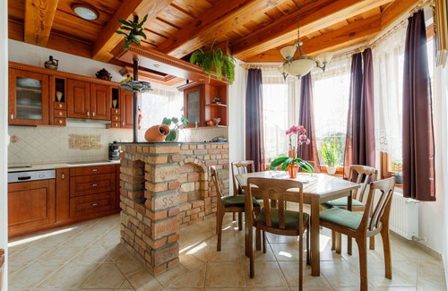 Fonyodliget Apartamento | Bonito apartamento para 6 personas con WIFI, A/C, TV y patio