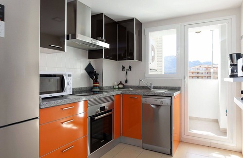 Les Deveses Apartamento | Acogedor apartamento para 6 personas con WIFI, A/C, piscina, TV y terraza