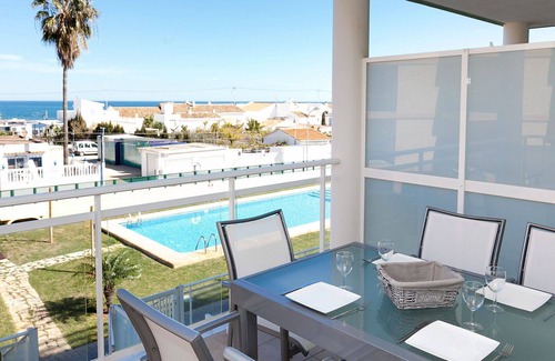 Les Deveses Apartamento | Acogedor apartamento para 6 personas con WIFI, A/C, piscina, TV y terraza