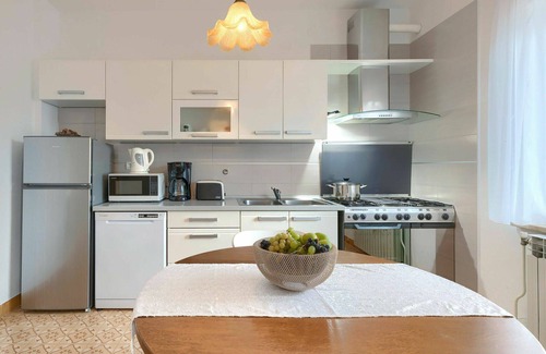 Debeljuhi Apartamento | Acogedor apartamento para 7 personas con piscina, WIFI, A/C, TV, balcón y aparcamiento