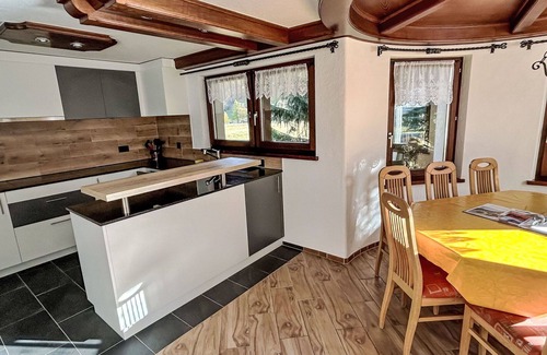 Saas Almagell Apartamento | Bonito apartamento para 8 personas con WIFI, TV, patio, mascotas permitida y vista panorámica