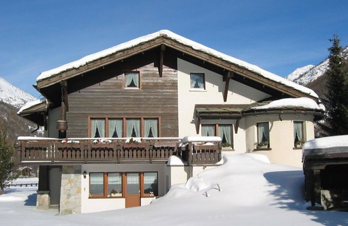 Saas Almagell Apartamento | Bonito apartamento para 8 personas con WIFI, TV, patio, mascotas permitida y vista panorámica