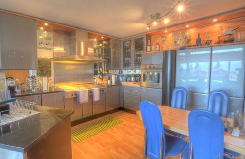 Ayent Apartamento | Hermoso apartamento para 8 personas con jacuzzi, TV y balcón