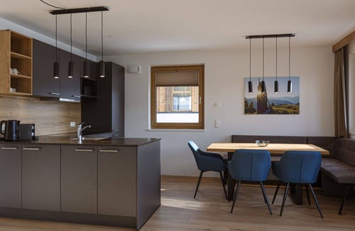 Paß Thurn Apartamento | Hermoso apartamento para 4 personas con piscina, WIFI, TV y balcón