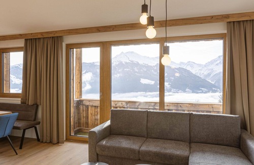 Paß Thurn Apartamento | Hermoso apartamento para 4 personas con piscina, WIFI, TV y balcón