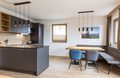 Paß Thurn Apartamento | Acogedor apartamento para 6 personas con piscina, WIFI, TV, balcón y aparcamiento