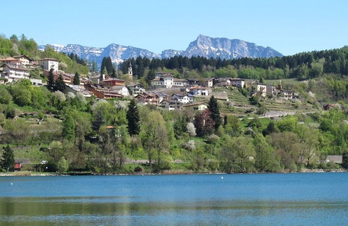 Caldonazzo Apartamento | Hermoso apartamento para 6 personas con WIFI, TV, patio, mascotas permitida y aparcamiento