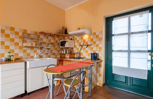 Cortemilia Apartamento | Hermoso apartamento para 6 personas con WIFI, piscina, TV, terraza y mascotas permitida