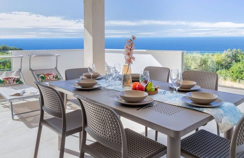 La Muddizza Apartamento | Bonito apartamento para 4 personas con WIFI, A/C, TV, terraza, vista panorámica y aparcamiento