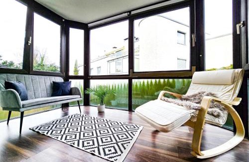 Pforzheim Apartamento | COSY-Apartment - Glazed Balkony & Carport, 70m2