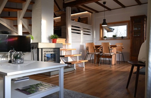 Feriendorf Frankenau Casa | Bonito apartamento en villa para 5 personas con A/C, WIFI, TV, patio y mascotas permitida