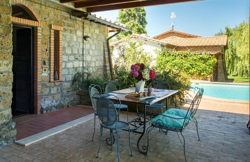 Montefiascone Villa | Acogedor apartamento en villa con piscina, WIFI, TV, patio, vista panorámica, aparcamiento