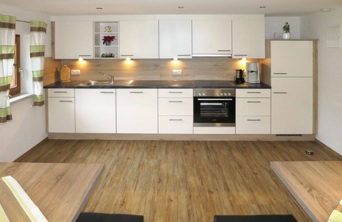 Hainzenberg Villa | Hermoso apartamento en villa para 12 personas con WIFI, TV, patio, vista panorámica y aparcamiento