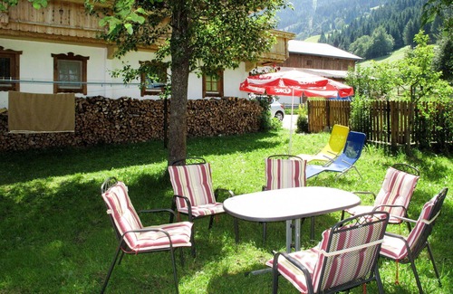 Hainzenberg Villa | Hermoso apartamento en villa para 12 personas con WIFI, TV, patio, vista panorámica y aparcamiento