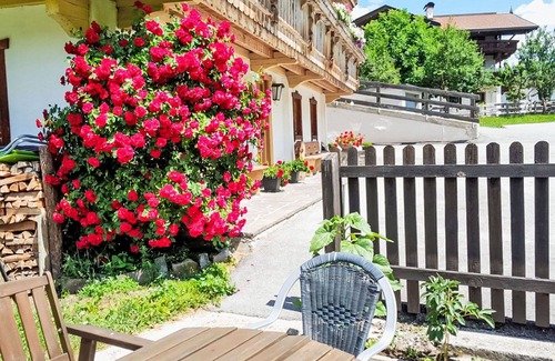 Hainzenberg Villa | Hermoso apartamento en villa para 12 personas con WIFI, TV, patio, vista panorámica y aparcamiento
