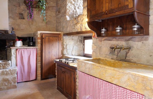 Roccastrada Villa | Bonito apartamento en villa para 8 personas con WIFI, TV, patio y aparcamiento