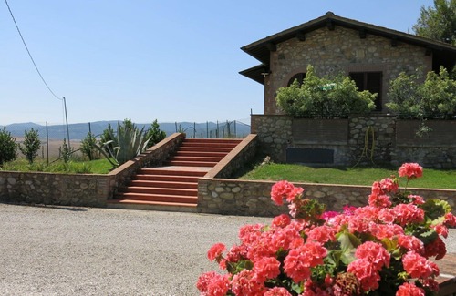 Terricciola Casa | Bonito apartamento en villa con piscina, WIFI, TV, terraza, mascotas permitida y aparcamiento